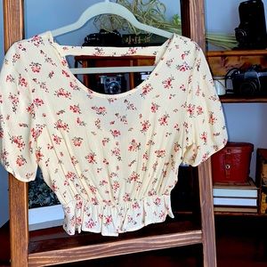 Dainty yellow flowered top